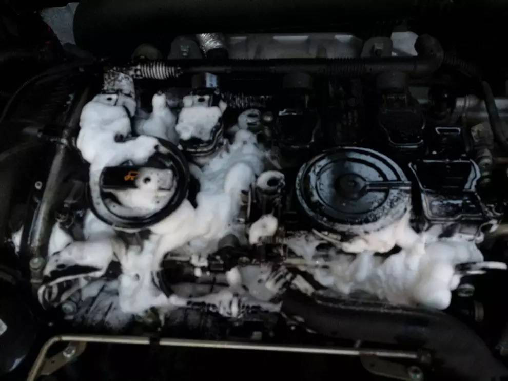 泡沫殘留問題，乳濁液清洗劑消泡劑秒秒鐘解決