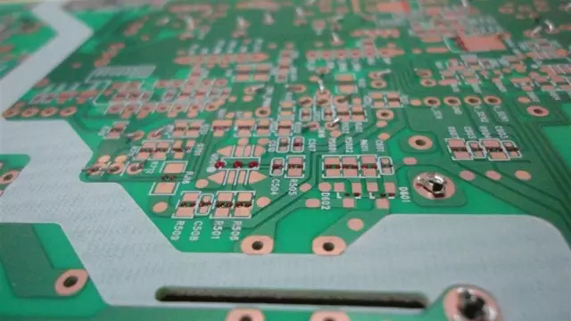 解惑！缺少水性膠粘劑用消泡劑的線路板故障驚人