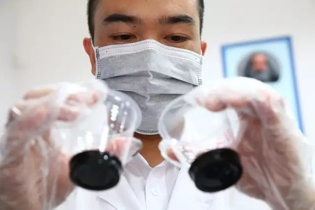 防水涂料起泡致漏水？還不快用中聯(lián)邦防水涂料消泡劑