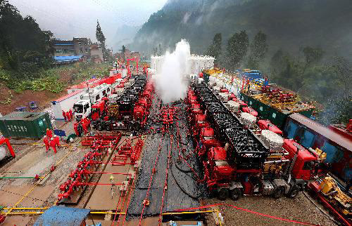 壓裂液中的壓裂液消泡劑對(duì)于消除泡沫有著關(guān)鍵作用！