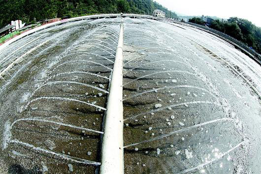 污水處理消泡劑走過的道路非?？部?，后面是幸福的