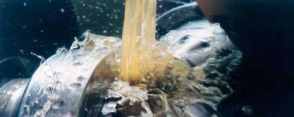 乳化油產(chǎn)生泡沫別慌，乳化油消泡劑轉(zhuǎn)彎就到