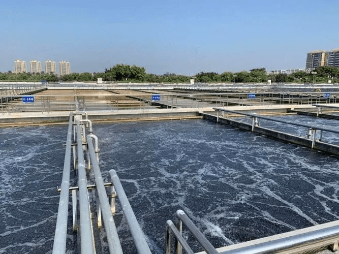 在水處理時(shí)如何使用消泡劑