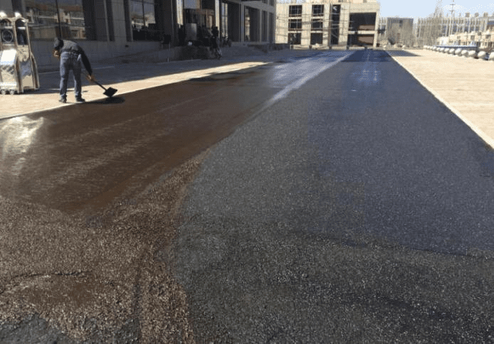 乳化瀝青消泡劑：解決泡沫難題，保障施工質(zhì)量！