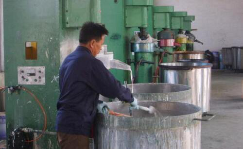 水性油墨消泡劑在油墨生產(chǎn)中的應(yīng)用 水性油墨消泡劑在油墨生產(chǎn)中的應(yīng)用