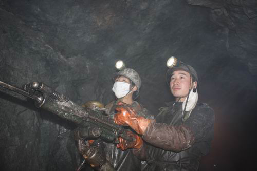 礦業(yè)開采用消泡劑應(yīng)用于采礦行業(yè)中 礦業(yè)開采用消泡劑應(yīng)用于采礦行業(yè)中